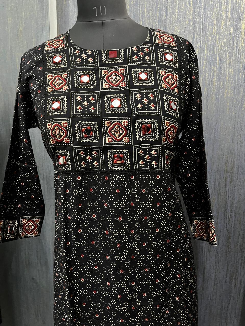 Black Mirror Boutique - Image 2