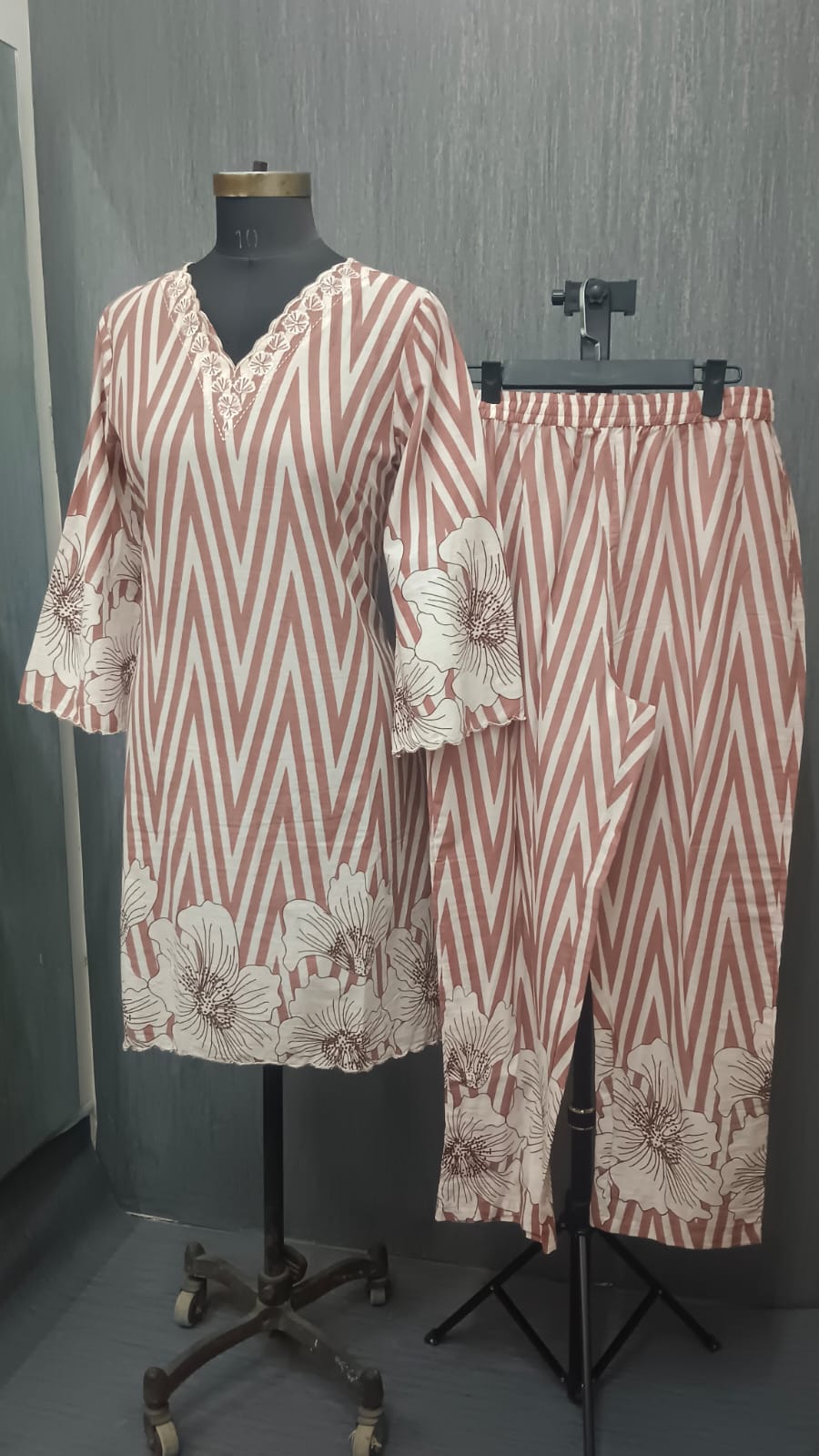 RosΓ© Threads - Image 2