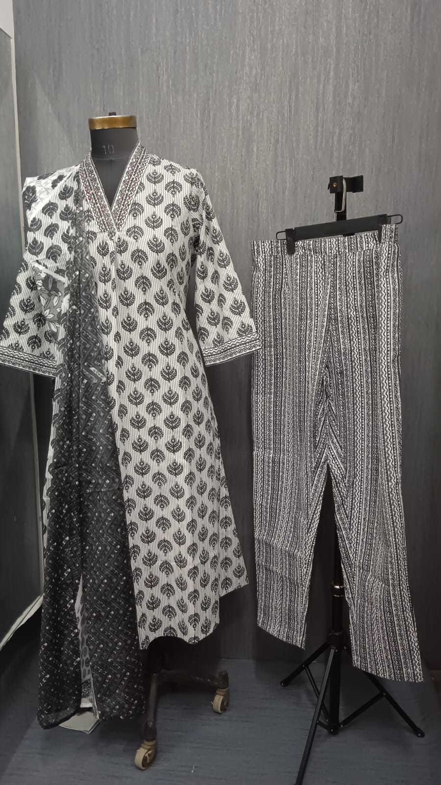 Black & White Hand block Printed - Image 4