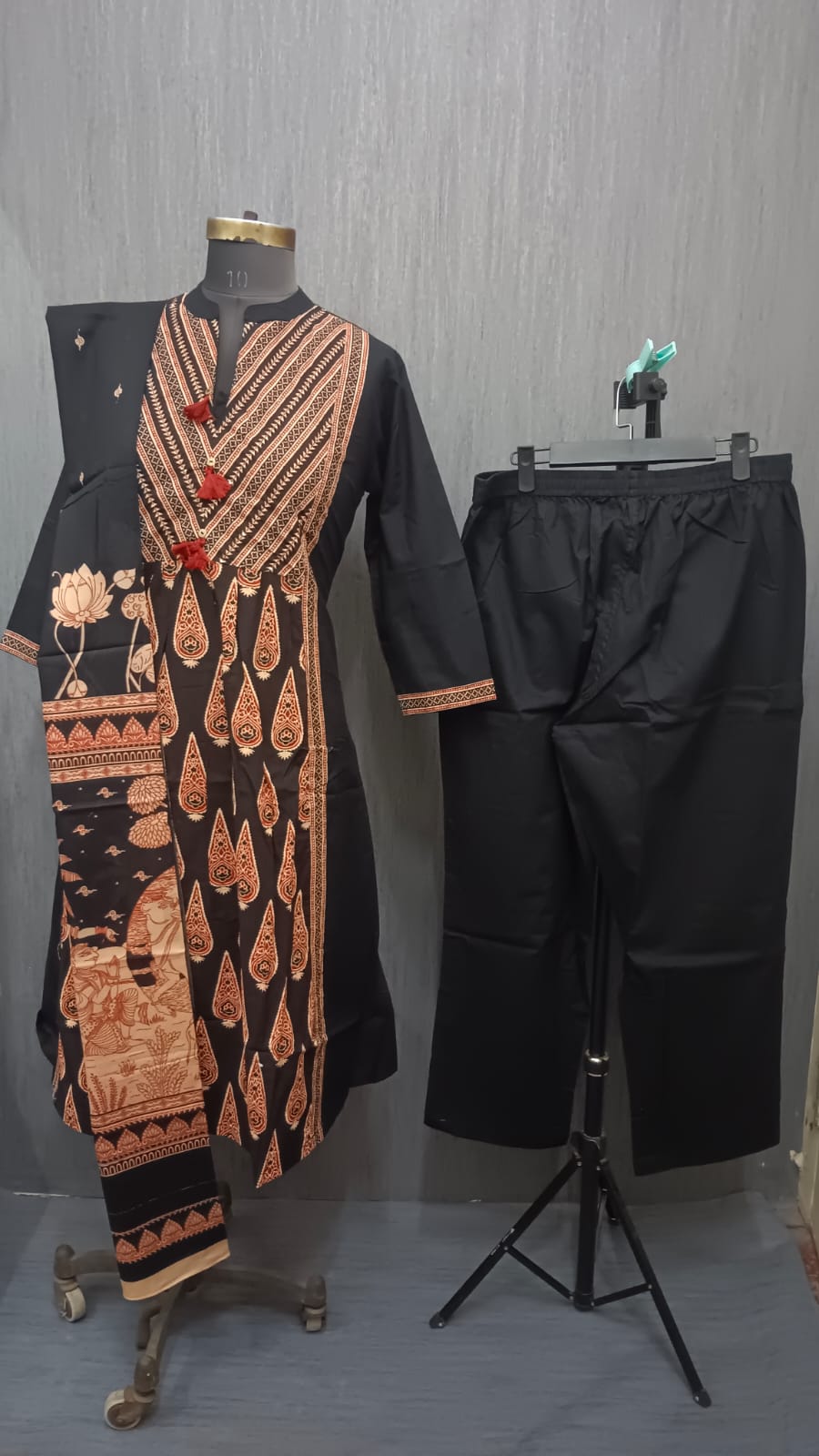 Black Ethnic Printed 6083